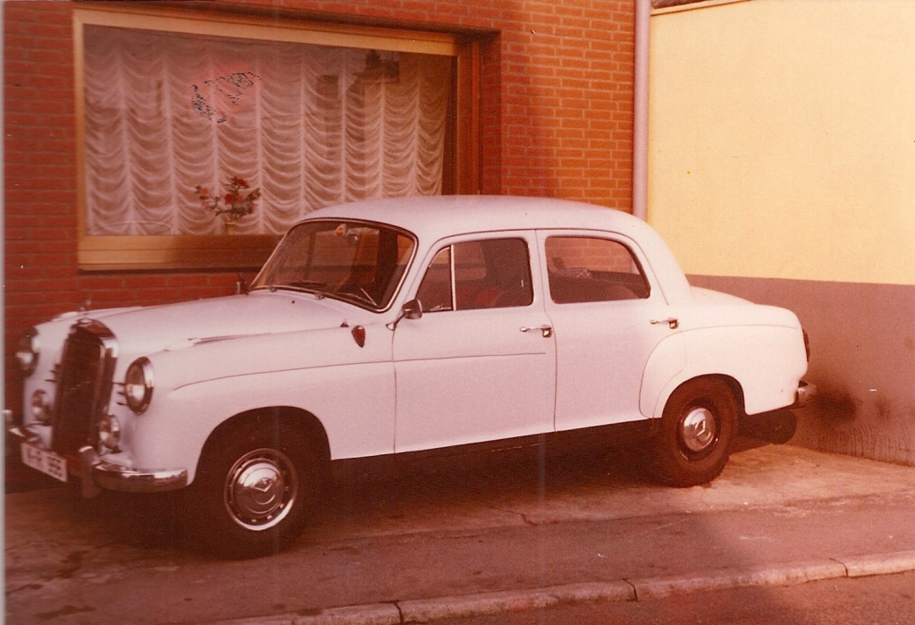 180-Mercedes-blau-002